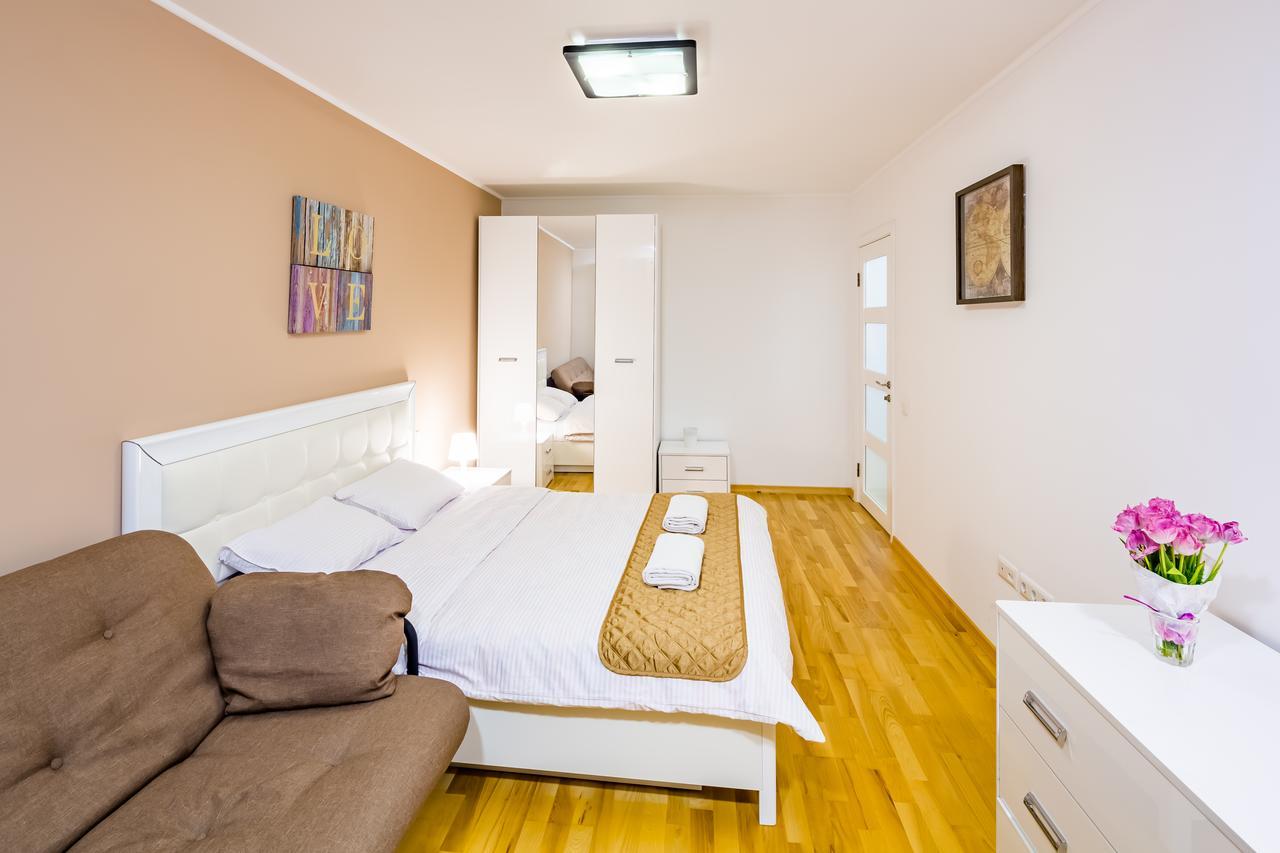 Bv Apartments Svobodu Avenue Lviv Exterior photo